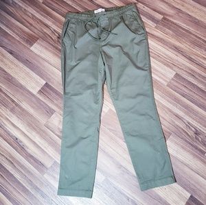 ARMY GREEN OLD NAVY RELAXED SLIM L